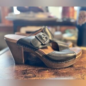 Dansko Black Leather Buckle Wedge Sandals Clogs Size 40 (US 9.5-10)